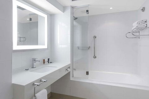 Amora Hotel Brisbane - Accommodation Gladstone 2