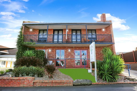Tudor Motor Inn - Accommodation Gladstone 0