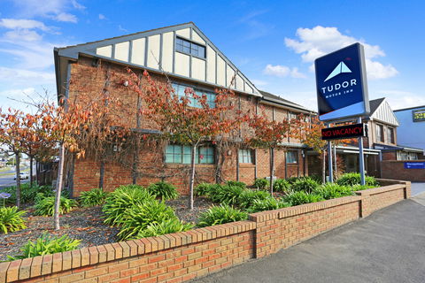 Tudor Motor Inn - Accommodation Gladstone 1