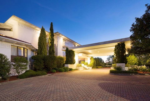 Ramada by Wyndham Diplomat Canberra - Accommodation Gladstone 1