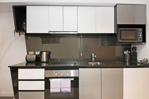 Astra Apartments Perth - Accommodation Gladstone 14