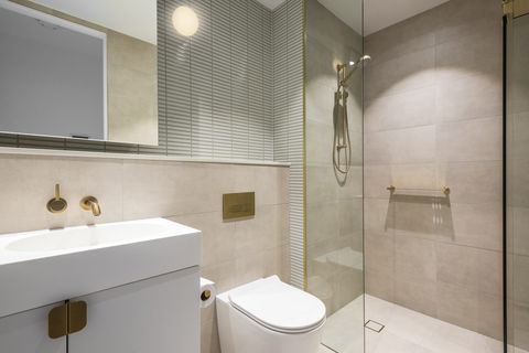 Arise Sky One - Accommodation Gladstone 2