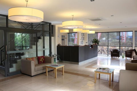 Bairnsdale International - Accommodation Gladstone 1