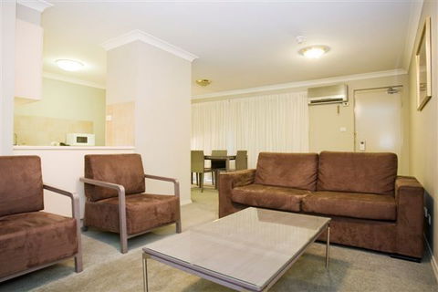Pinnacle Apartments - Accommodation Gladstone 2