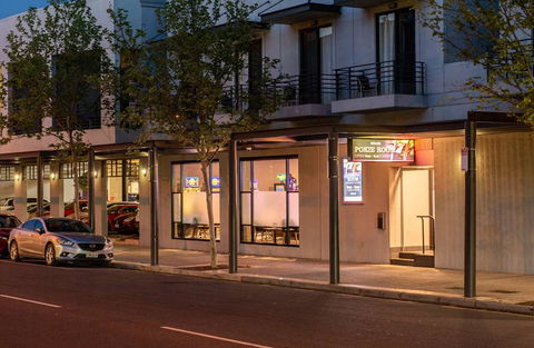 Mawson Lakes Hotel - Accommodation Gladstone 0