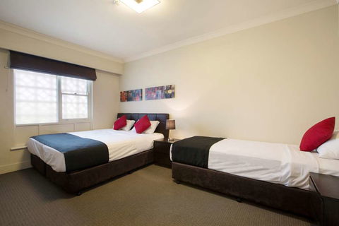 Enfield Hotel - Accommodation Gladstone 1