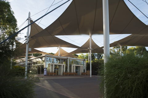 Sails In The Desert Hotel - Accommodation Gladstone 1
