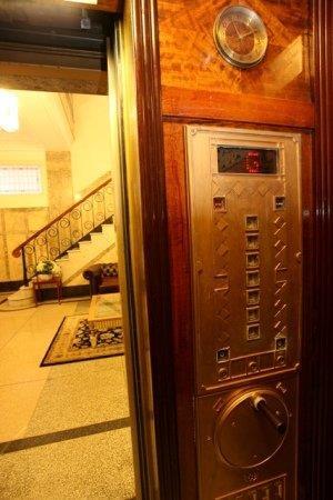 ULTIQA Rothbury Hotel - Accommodation Gladstone 1