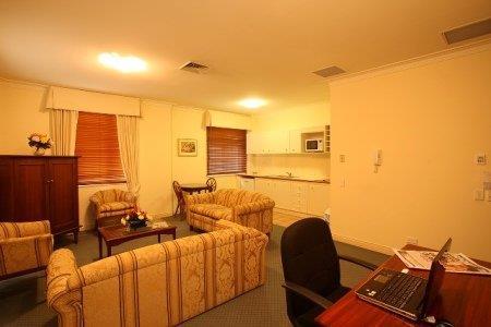 ULTIQA Rothbury Hotel - Accommodation Gladstone 5