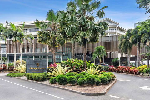 Shangri-La Hotel, The Marina - Accommodation Gladstone 1