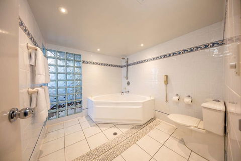 DoubleTree By Hilton Cairns - Accommodation Gladstone 9