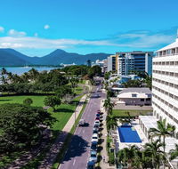 Holiday Inn Cairns Harbourside - Accommodation Gladstone