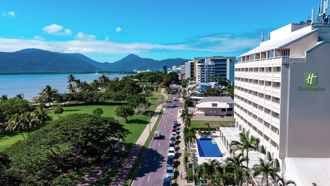 Holiday Inn Cairns Harbourside - Accommodation Gladstone 0