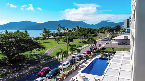 Holiday Inn Cairns Harbourside - Accommodation Gladstone 1