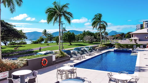 Holiday Inn Cairns Harbourside - Accommodation Gladstone 7