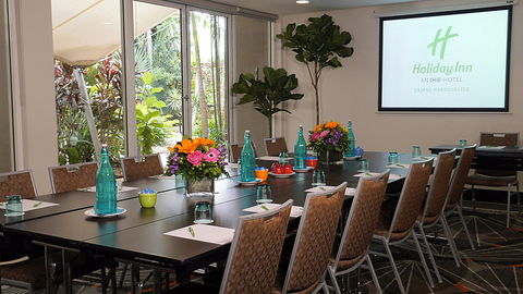 Holiday Inn Cairns Harbourside - Accommodation Gladstone 8