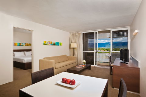 Holiday Inn Cairns Harbourside - Accommodation Gladstone 14