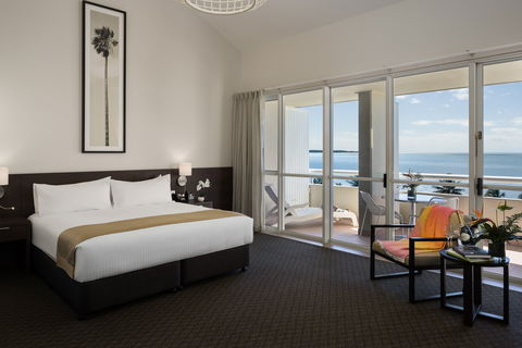 Holiday Inn Cairns Harbourside - Accommodation Gladstone 15