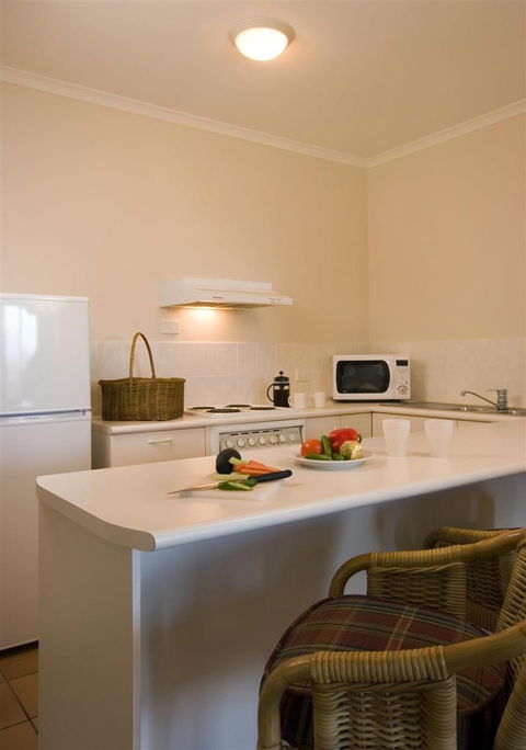 Tropic Towers Apartments - Accommodation Gladstone 4