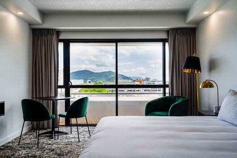 The Benson Hotel - Accommodation Gladstone 4