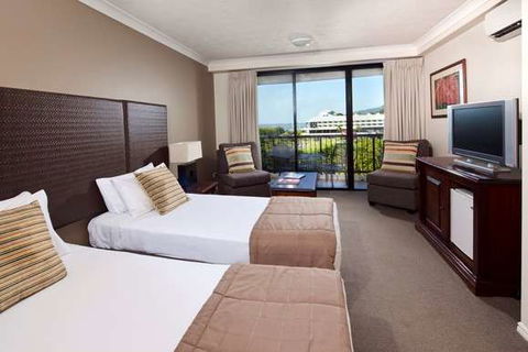 Mantra Esplanade - Accommodation Gladstone 3