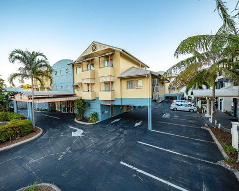 Cairns Queenscourt - Accommodation Gladstone 0