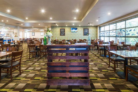 Nightcap At Edge Hill Tavern - Accommodation Gladstone 9