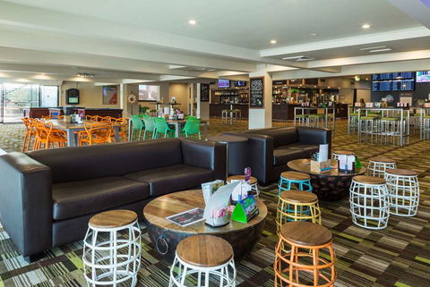 Nightcap At Edge Hill Tavern - Accommodation Gladstone 10