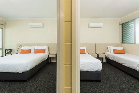 Nightcap At Edge Hill Tavern - Accommodation Gladstone 11