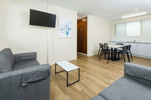 Nightcap At Edge Hill Tavern - Accommodation Gladstone 13