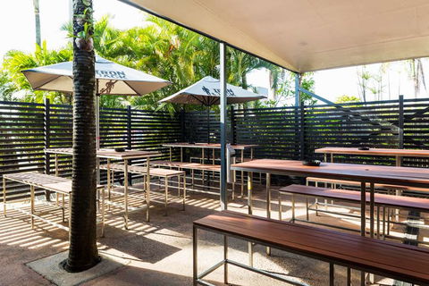 Nightcap At Edge Hill Tavern - Accommodation Gladstone 17