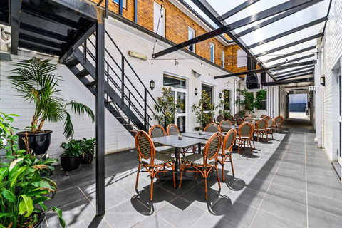 CH Boutique Hotel - Accommodation Gladstone 2