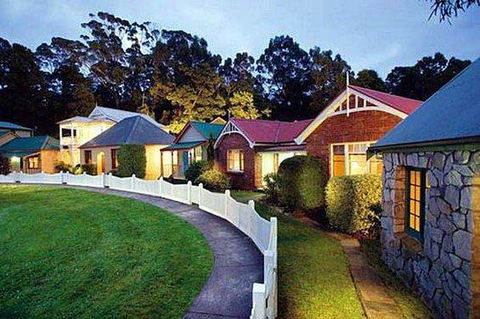 Strahan Village - Accommodation Gladstone 0