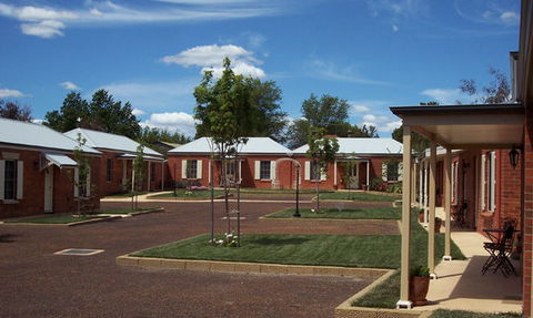 Ross Motel & Caravan Park - Accommodation Gladstone 0