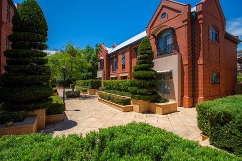Majestic Old Lion Apartments - Accommodation Gladstone 1