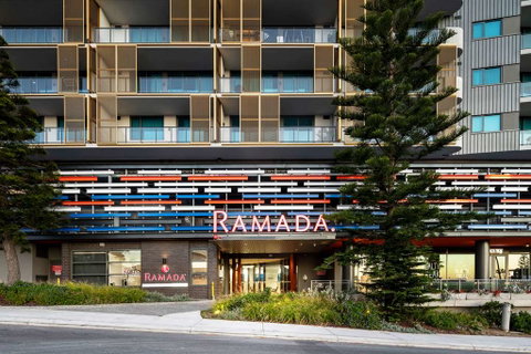 Ramada VetroBlu Scarborough Beach - Accommodation Gladstone 0