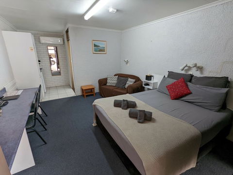Abajaz Motor Inn - Accommodation Gladstone 0