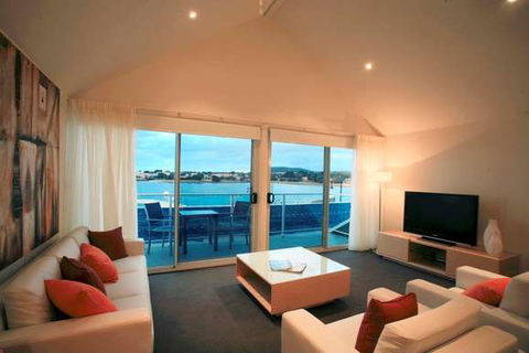 York Cove - Accommodation Gladstone 8