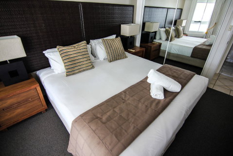 Phoenician Resort - Accommodation Gladstone 1