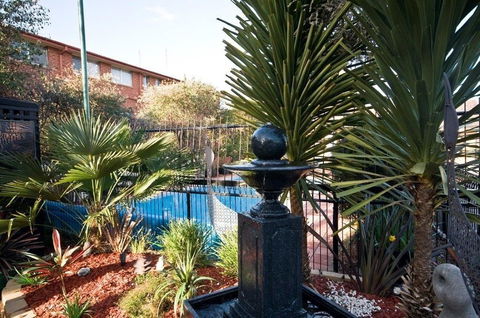 Country Plaza Queanbeyan - Accommodation Gladstone 2