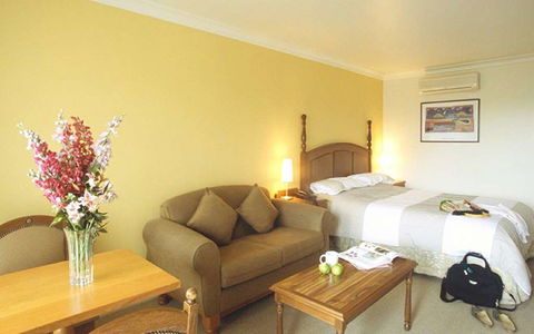 Best Western Plus The Tudor-Box Hill - Accommodation Gladstone 2