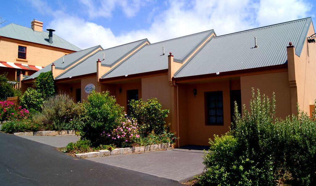 Apslawn TAS Accommodation Gladstone