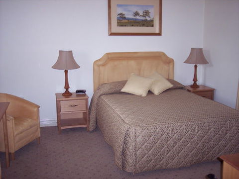 Ross Motel & Caravan Park - Accommodation Gladstone 1
