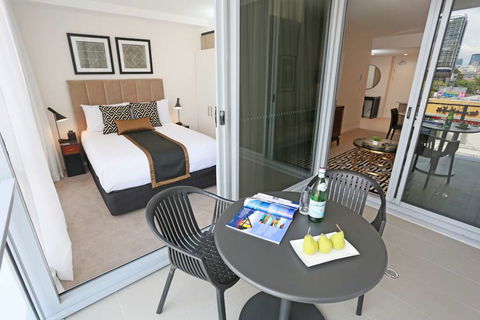 Alex Perry Hotel And Apartments - Accommodation Gladstone 2