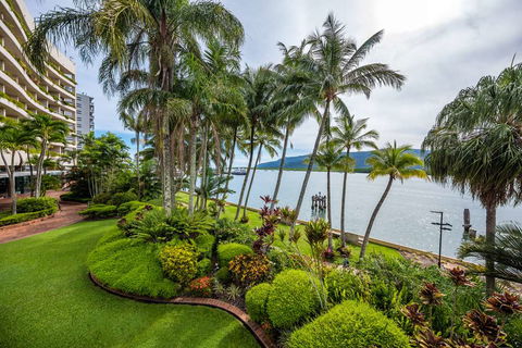 Hilton Cairns - Accommodation Gladstone 1