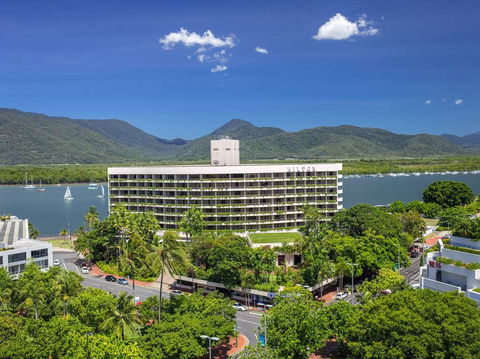 Hilton Cairns - Accommodation Gladstone 2