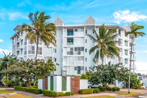 201 Lake Street - Cairns - Accommodation Gladstone 0