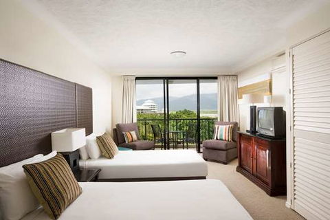 Mantra Esplanade - Accommodation Gladstone 2