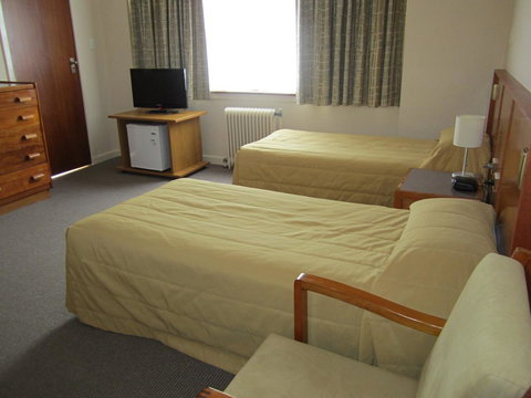 University House - ANU - Accommodation Gladstone 3