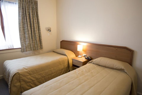 University House - ANU - Accommodation Gladstone 1